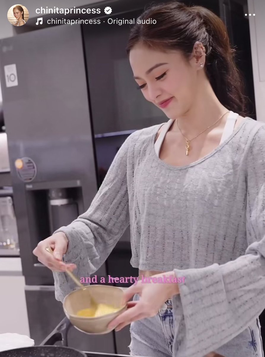 atty_kiaaa021's tweet image. Look at this pretty little baby! She’s a go-getter: an actress, an entrepreneur, and an inspiration. 🥺🩷🌷
Hurry and check out Kimmy’s new IG reel! #KimChiu ✨