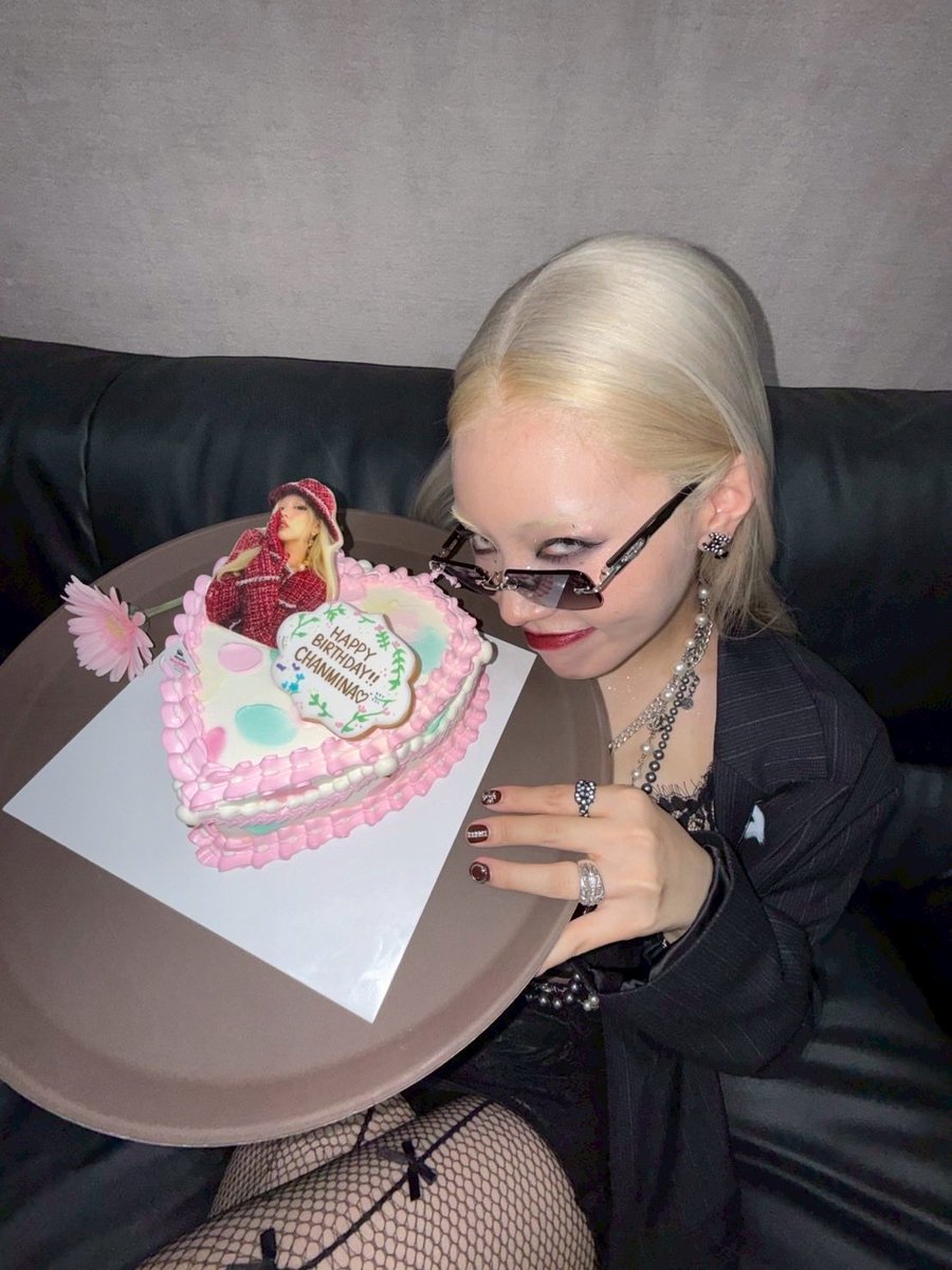 chanmina1014's tweet image. HELLO 27🩶🩶🩶