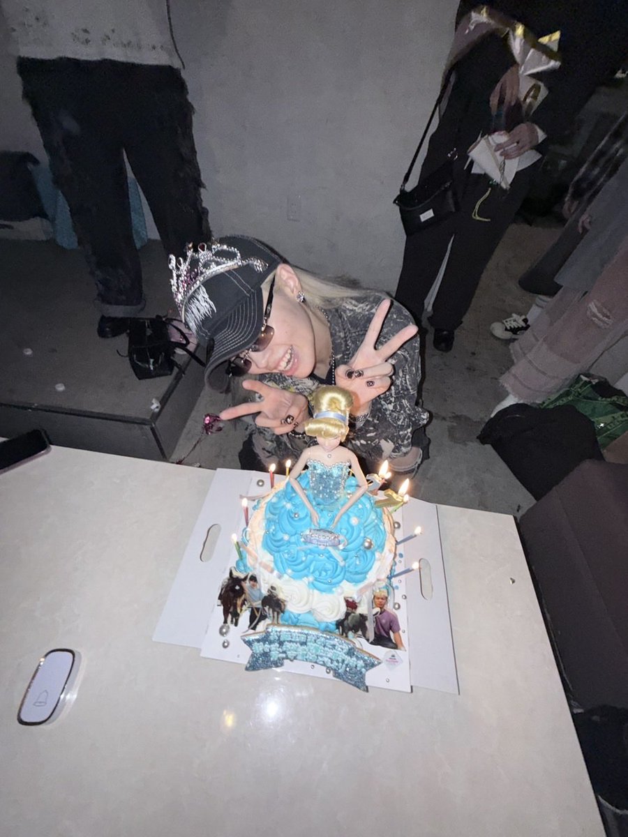 chanmina1014's tweet image. HELLO 27🩶🩶🩶