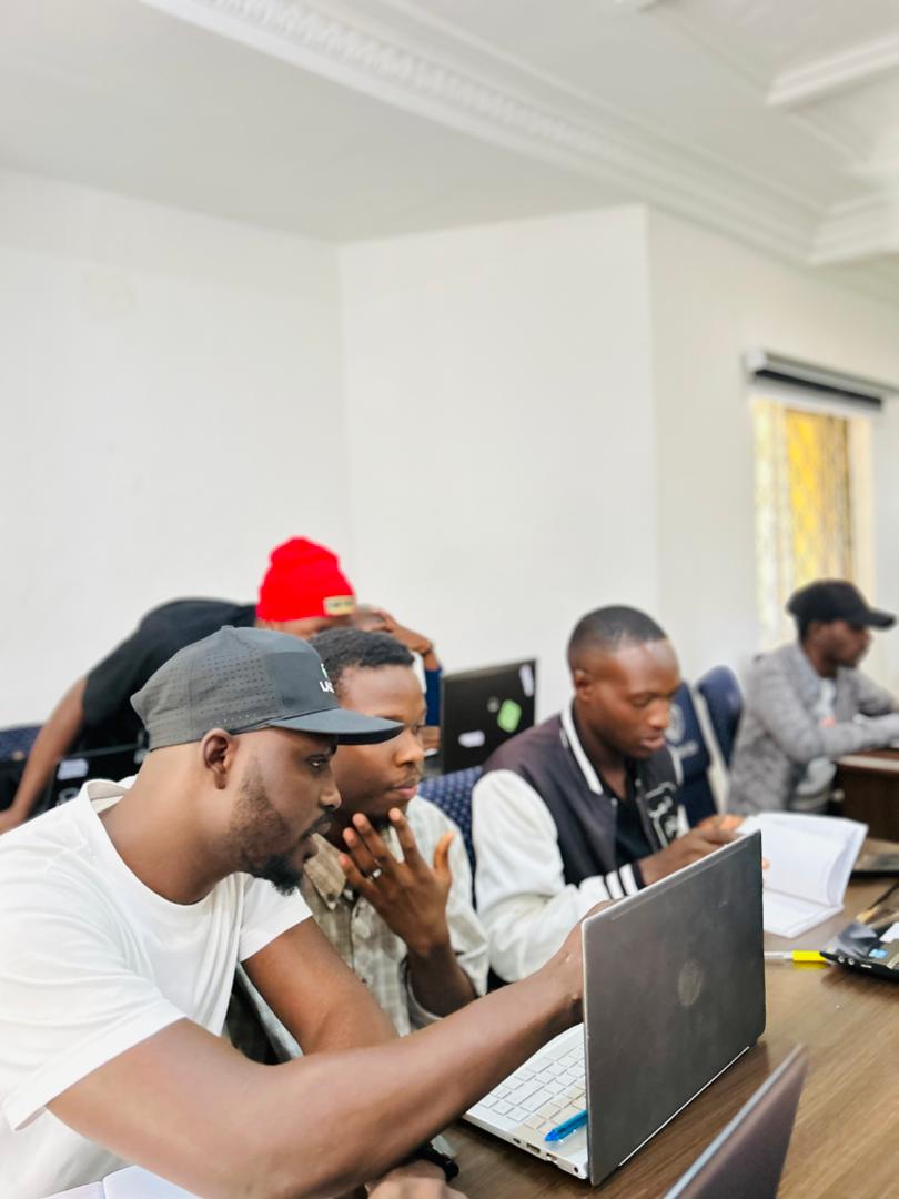 scarfacedoteth's tweet image. The real magic of @base isn’t just low fees, it’s the freedom to build fast and learn faster.

That’s why at @Blockfuse_labs, every week feels like a hackathon for our students.

We’re riding on @buildonbase, not chasing hype, just building real things, with real people, solving…
