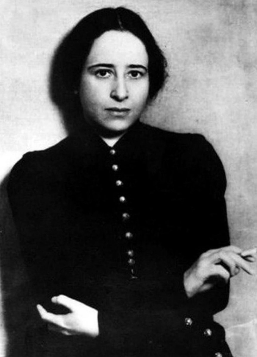 „There are no dangerous thoughts; thinking itself is dangerous.“

Happy Birthday, Hannah Arendt, geboren am 14. Oktober 1906