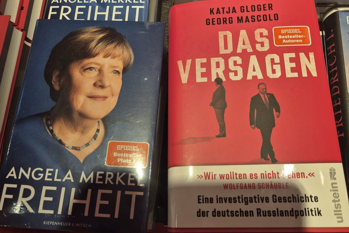 Hab nach dem mal wieder super spannenden Podcast von <a href="/ronzheimer/">Paul Ronzheimer</a> das Buch auf der rechten Seite gekauft. Denn während Angela Merkel über ihre "Freiheit" schreibt, erklärt das von mir erworbene Buch, warum (unter anderem) sie unsere Freiheit Moskau billig verkauft hat