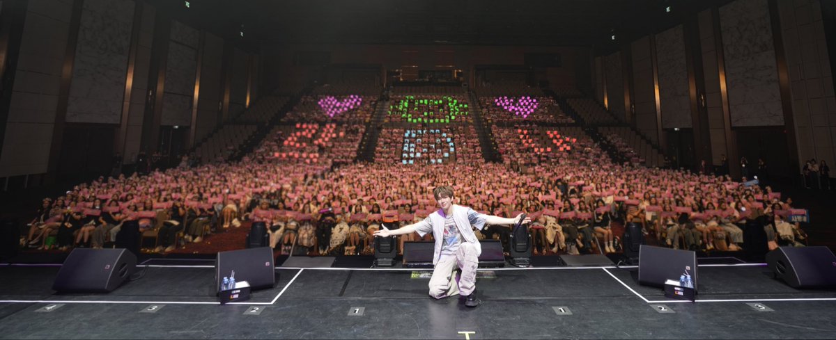 .<a href="/kd_officialx/">강다니엘(KANGDANIEL)</a> thrilled Thai #FLOWDs at the "2025 KANGDANIEL FANMEETING IN BANGKOK" at True Icon Hall on Oct. 12. He opened the show with "No Day," spoke Thai phrases, and led fun challenges while performing hits like "Love Game," "Episode" and "Little Bit Lost." #FLOWDs waved