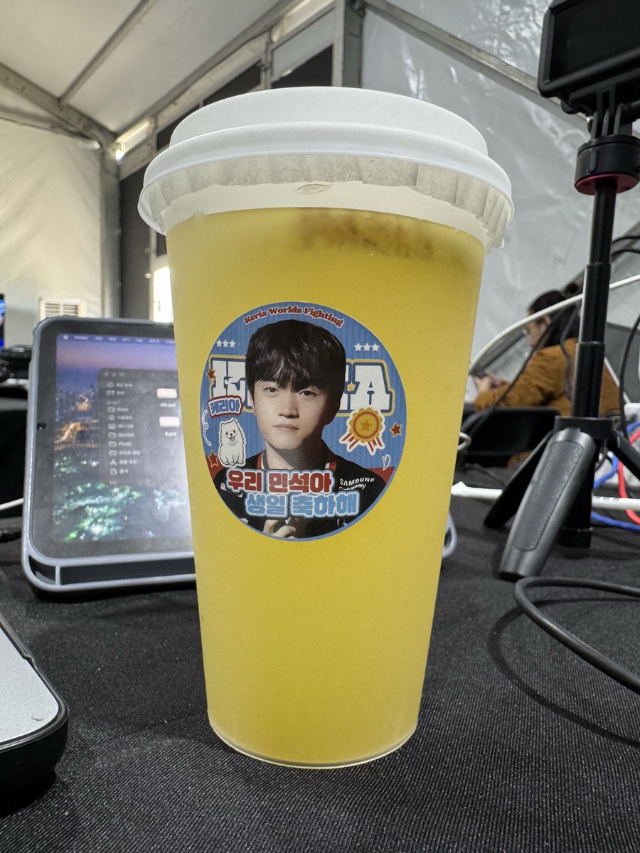 T1 Keria's birthday tea-truck from chinese fans. #Worlds2025