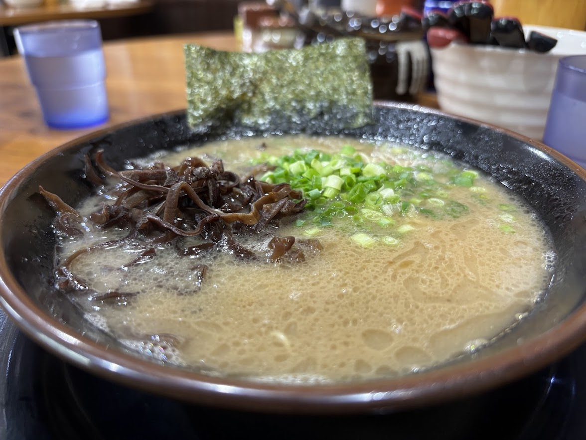 hide_loopcube's tweet image. 箱庭の東京が 翳む 翳む
星のない夜に
朧 いざよい浮かぶ 三日月も
塗り潰してしまったんだ