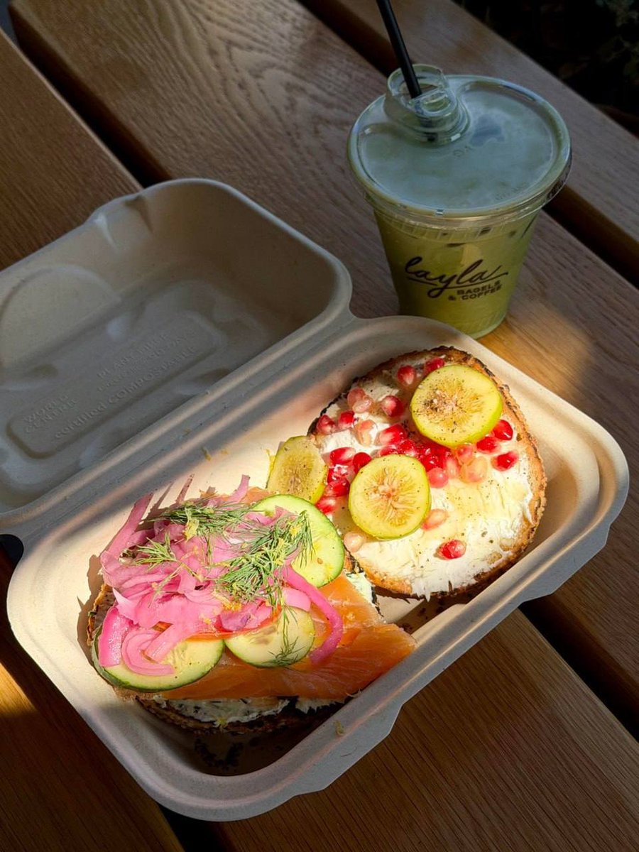 srfxlsusu's tweet image. Starting the day with a fresh bagel, loaded with goodness, and a refreshing iced matcha to match! 🍞🥒🍋 #HealthyStart #BagelLovers #MorningVibes