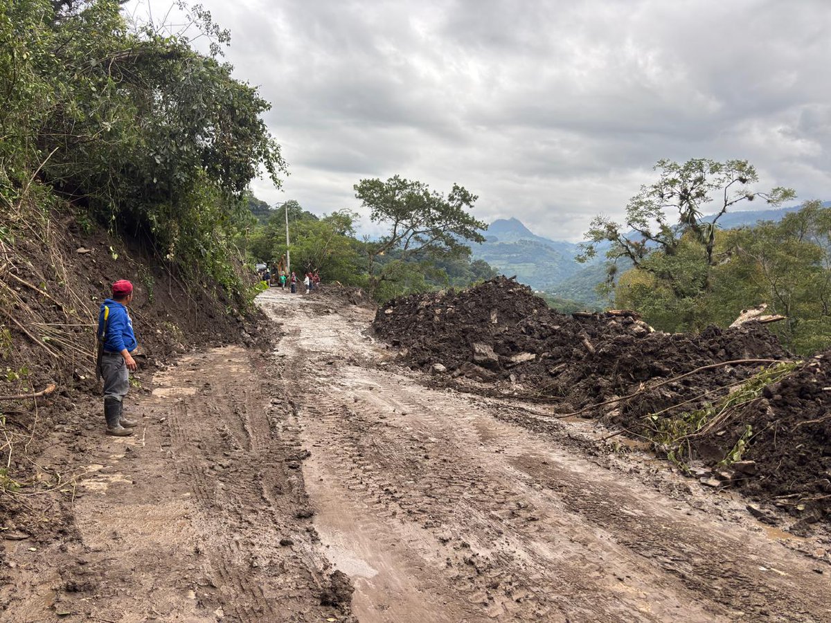 juliomenchaca_'s tweet image. En Huehuetla, retiramos más de 3 mil m³ de escombro y material de deslaves y derrumbes, recuperando el acceso en el camino Santa María Temaxcalapa–Huehuetla.
#HidalgoUnido
#PrimeroElPueblo
