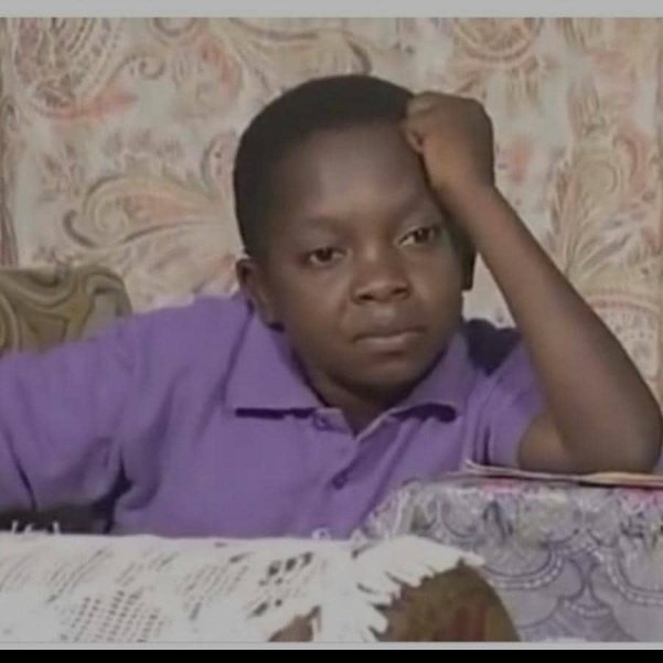 I miss those days at primary school when the teacher used to force us to sit between two girls I wish I knew 😌😌😌