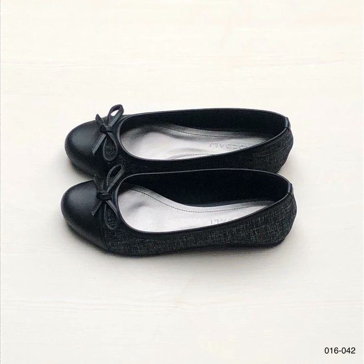 black footwear

a thread