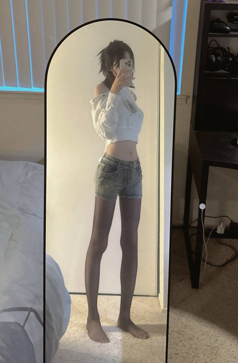 吃糖一周年纪念！

感觉其实最大的区别就是头发留长了🥰

#男娘