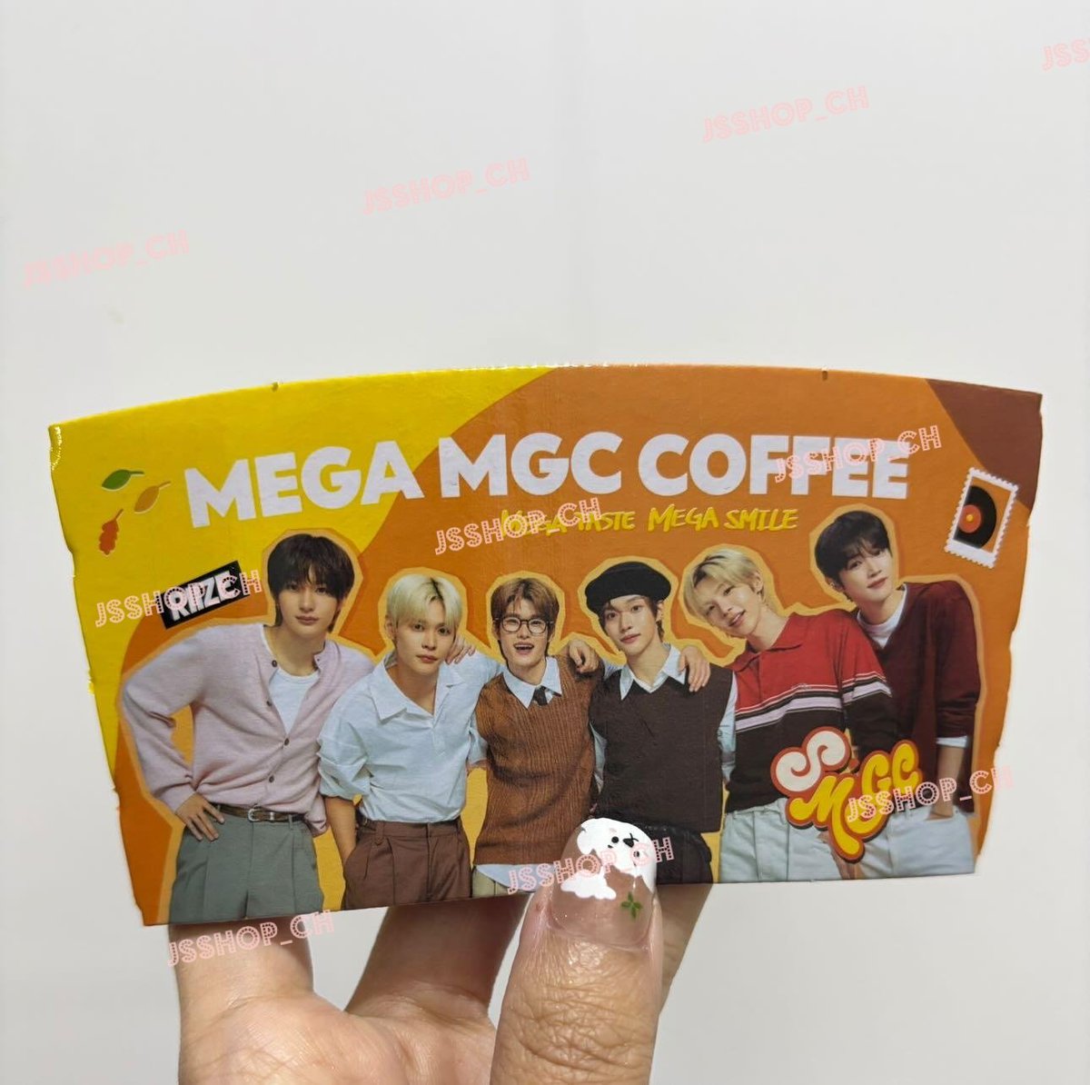 JSshop_ch's tweet image. มาค่าาา แจกกกก ✨️✨️
ขอบคุณผู้สนับสนุน @Cherrypenquin 
ที่ครอบแก้ว น้องข้าว 1 อัน
กติกา🎉🎉
รีทวิตนี้  แจกเฉพาะ ฟลว. น้าา
สุ่มเมื่อของถึงไทย 
เวลา 20.30 น. นะค่าบบบ 
มาเล่นกันเยอะ ๆ น้า ฟรี!! 

#มคจจแจกของ
#RIIZE #RIIZINGLOUD_IN_BANGKOK 
#ตลาดนัดriize #ตลาดนัดน้องข้าว