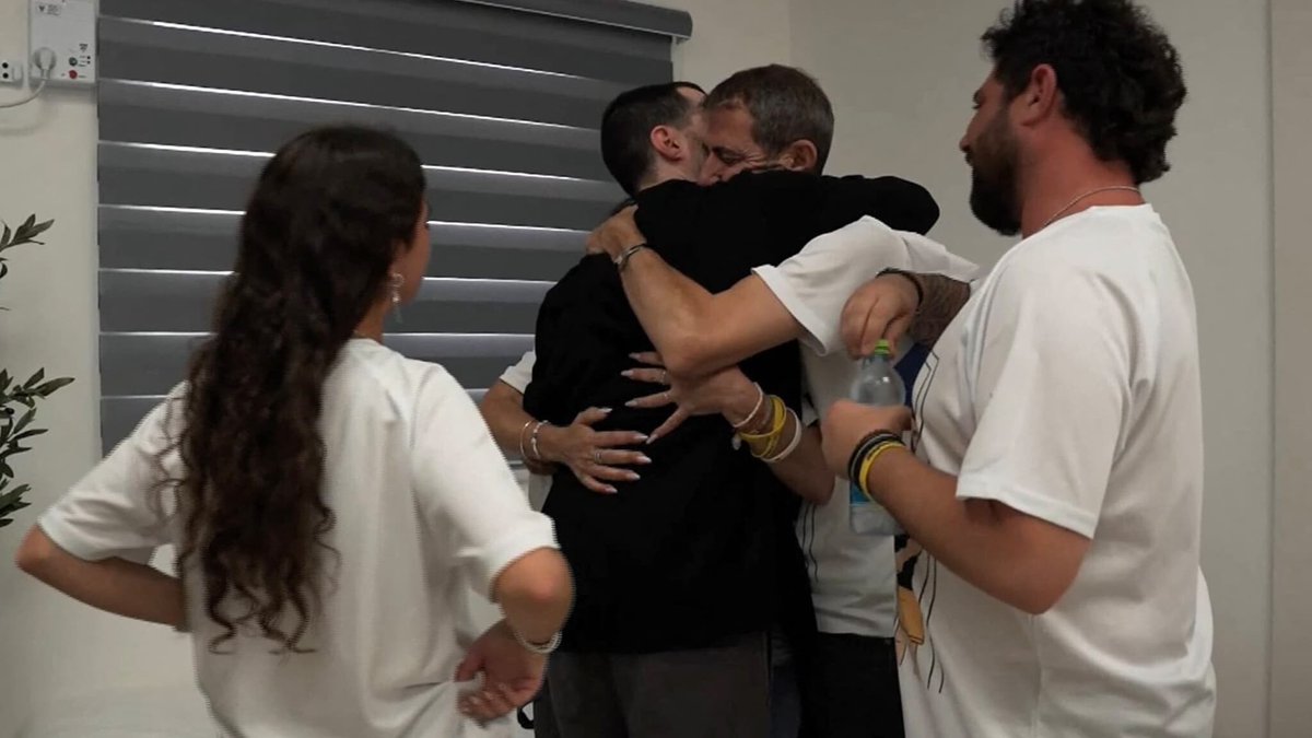 Manque de nourriture, de soins, isolement… Les premiers témoignages des otages israéliens sur leurs conditions de détention
l.bfmtv.com/Zz3q