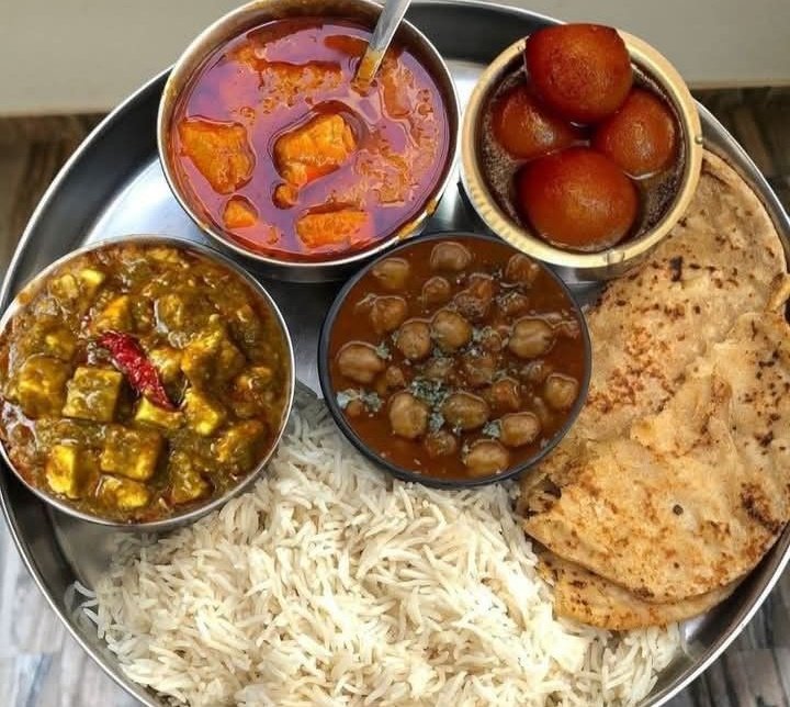 phone_rakho_ab's tweet image. My plate is free from tears, cruelty and guilt 🤤