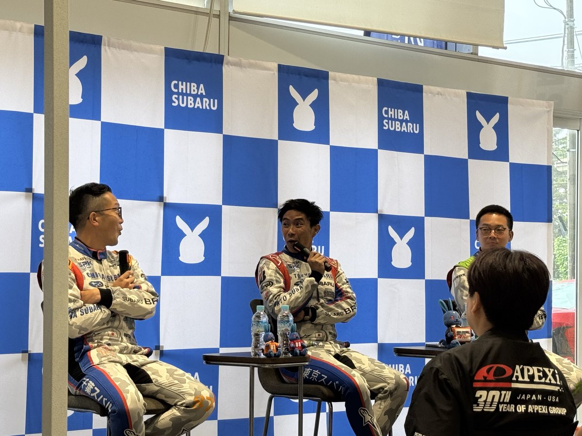 mokapurin3903's tweet image. 千葉スバルさんのカスタマイズフェアに行ってきた。

午後からSUBAROADでもしようと思ったらトークショーが1部と2部聞かないと完結しないって事態にwって事で午後も参加してきました。

カスタムラインさんのシフトカバーも購入して大満足でした☺️

#TeamTakuty
#CUSTOMLINE