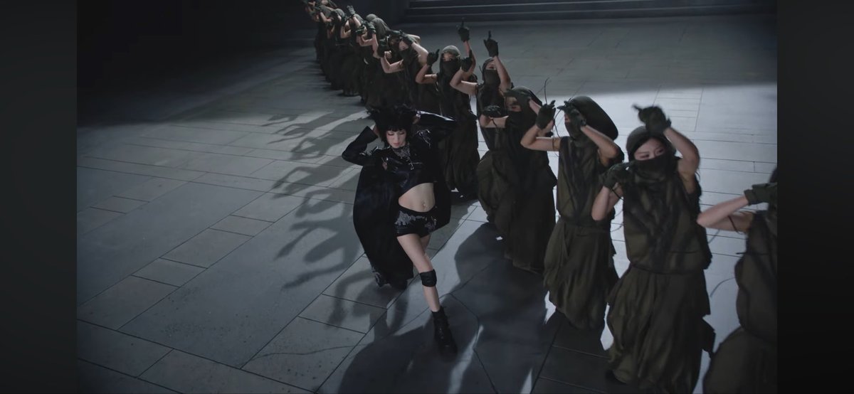 reviewallofus's tweet image. ยอมใจรุกะกับแสงเหนือชุดดำมาก สวยแบบส๊วยยยสับๆๆๆๆ 
ท่าเต้นเลิศ เหมือนดูเอ็มวีอีกตัวเลยอ่ะ น้องๆเริ่มเป็นสาวสะพรั่งกันแล้ว แม่ๆพุมใจจจ

#BABYMONSTER 
#WEGOUP_PERFORMANCE_VID