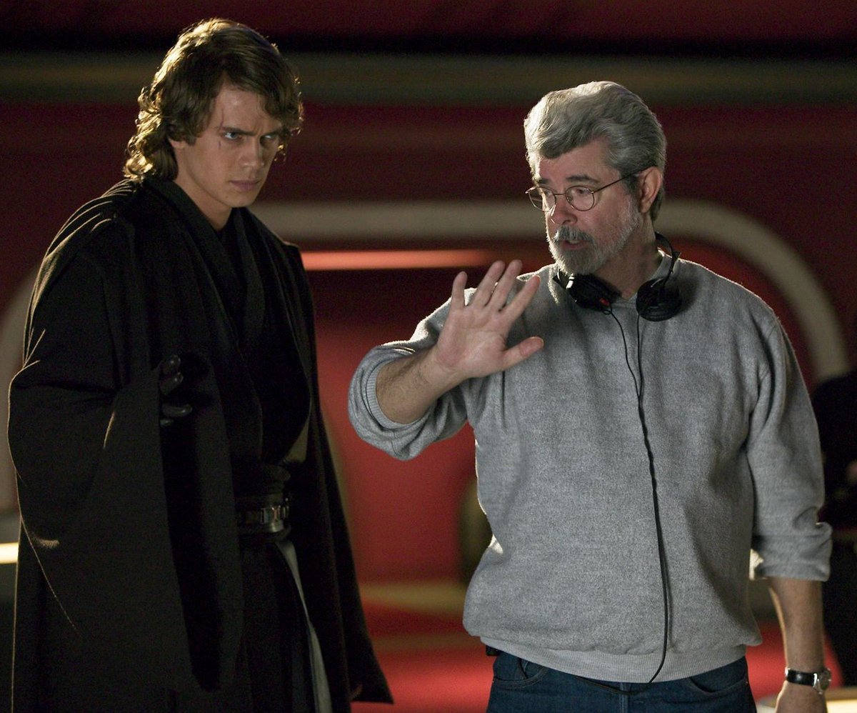 Indie5051's tweet photo. Hayden Christensen recuerda haber salido a caminar con George Lucas una noche mientras filmaba 'La venganza de los Sith'

“George terminó la conversación diciéndome: "Hayden, no puedes cambiar el mundo. No es posible. Solo puedes intentar crear tu propio mundo y luego invitar a otros a formar parte de él". Fue una de las cosas más profundas que alguien me haya dicho jamás, y realmente ha influido en mi forma de vivir.��