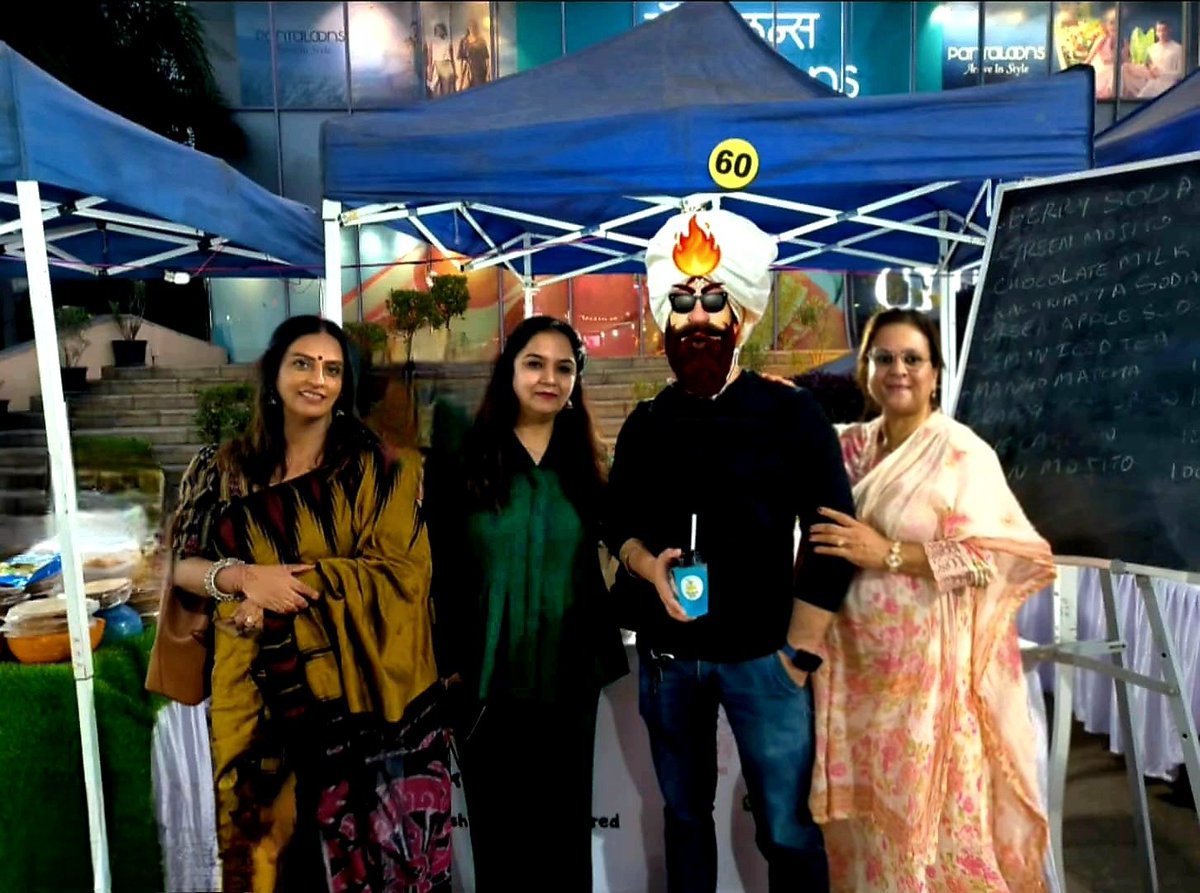 baawri9's tweet image. Who knew an event could turn into such a lovely surprise meet-up! 🤗🎉
#EventVibes #AchanakMulaqat
@speaks_my_mind_ @ANGAARx @itsranihere 🫰🧿