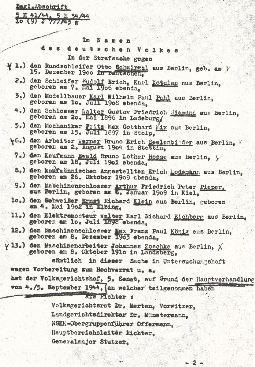 Walter Siemund beteiligte sich in den Jahren des zweiten Weltkriegs am antifaschistischen Widerstandskampf der Widerstandsgruppe Uhrig. 
Am 26.März 1942 wurde er verhaftet, mit vielen Mitkämpfern zum Tode verurteilt und am 24. Oktober 1944 ermordet.