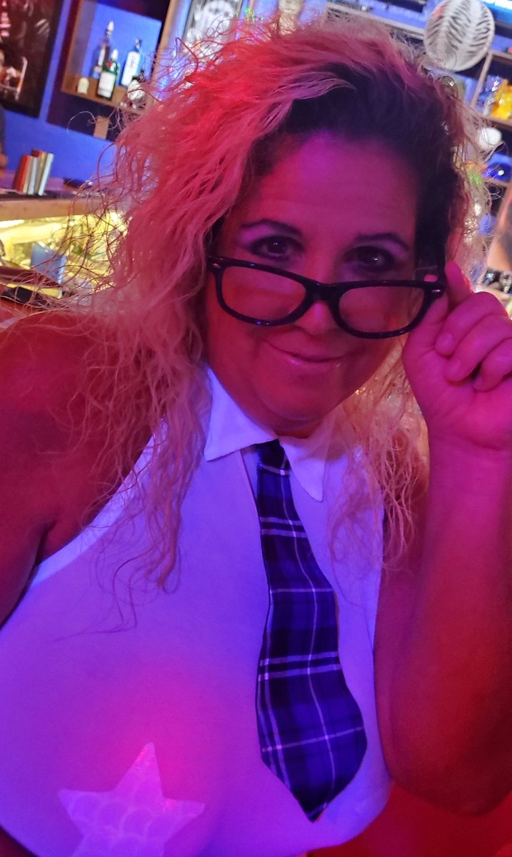 38dddhotmilf tweet media