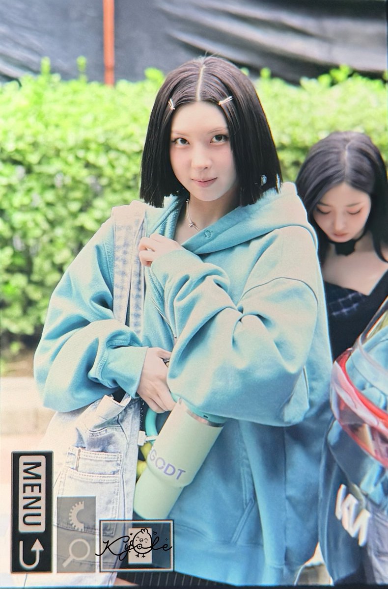 251014 💙

오늘도 귀여움 폭발! 🥟🤏🏻🤏🏻

#엔믹스 #NMIXX
#배이 #BAE