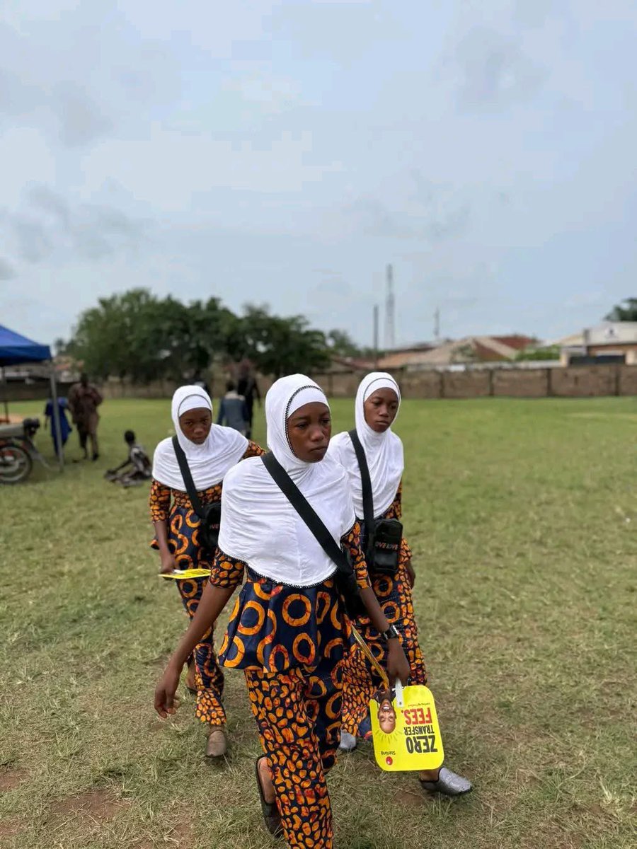 JoyZainab1's tweet photo. Fun fact, we don't only have twins in Igboora, we also have triplets.

#Igboora https://t.co/4B1FJ4q1N1
