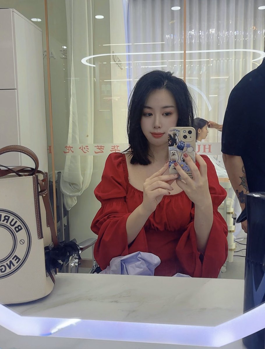 moxin660's tweet image. 新做的头发，颜值是不是瞬间提升了
   v：moxin660