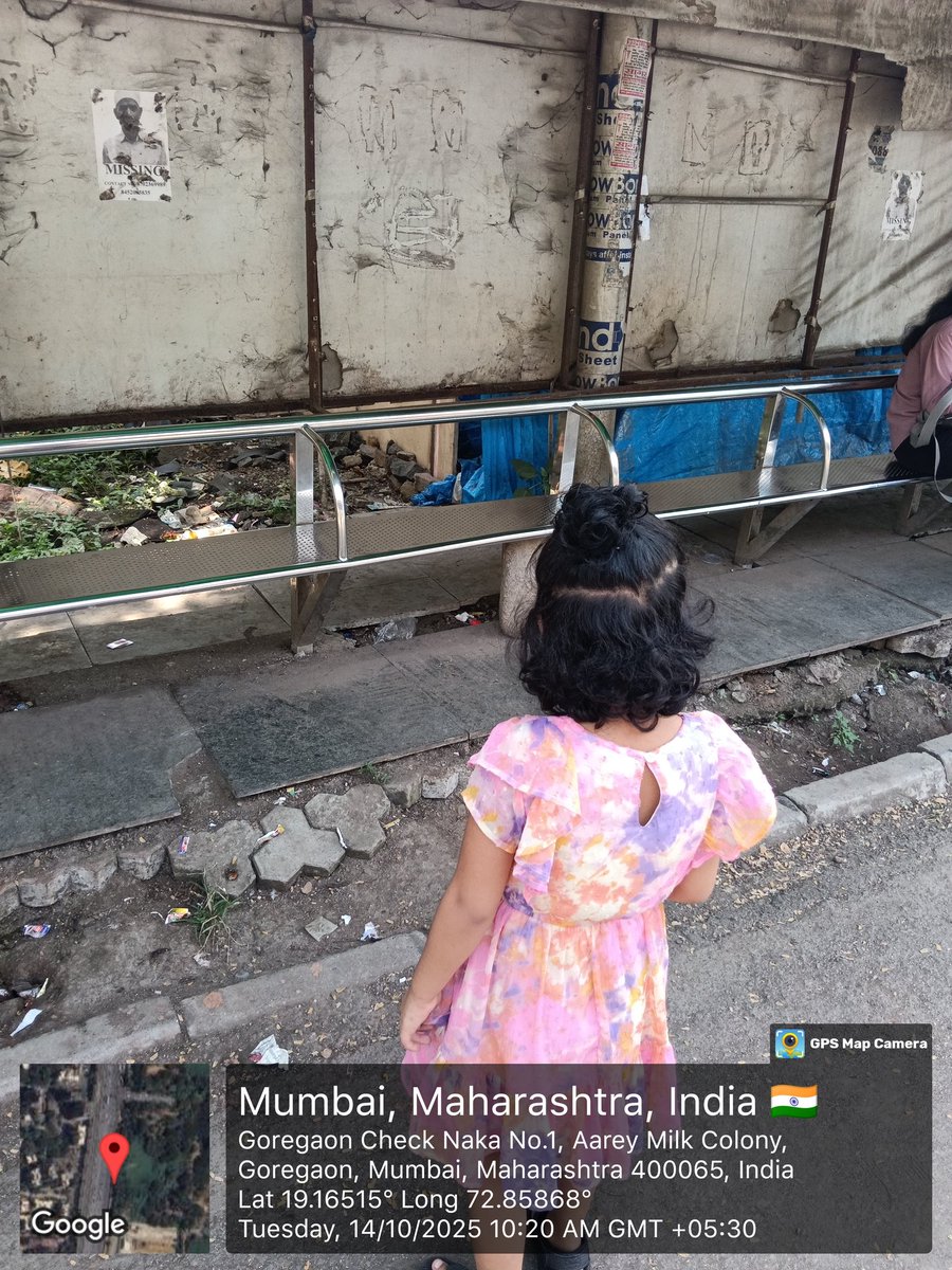 perfectguy_kol's tweet image. Dear @mybmc please help my little one reach the seats of this bus stop at Goregaon East Check Naka WEH. You have failed even at the basics. @zoru75 @mumbaiwalking