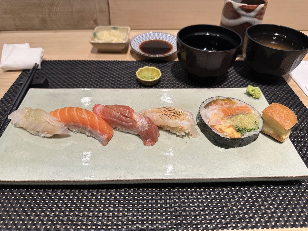 goodbye2959's tweet photo. 또 초밥 🍣 https://t.co/ormYYLspK0