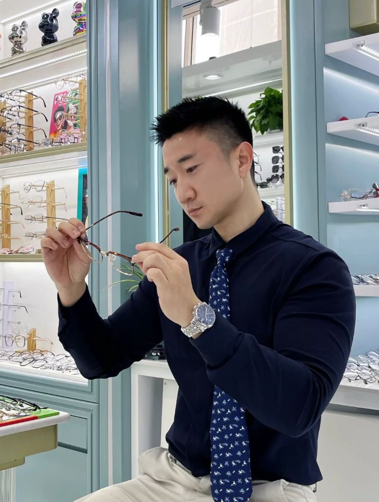 昼休みの時間に眼鏡を処理します。 世界が明るくなった🥰👓👓❤