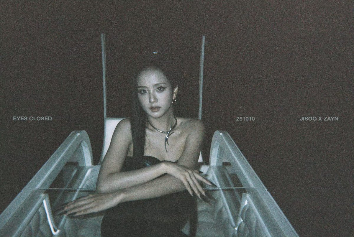 jisoospic's tweet image. jisoo eyes closed 📸