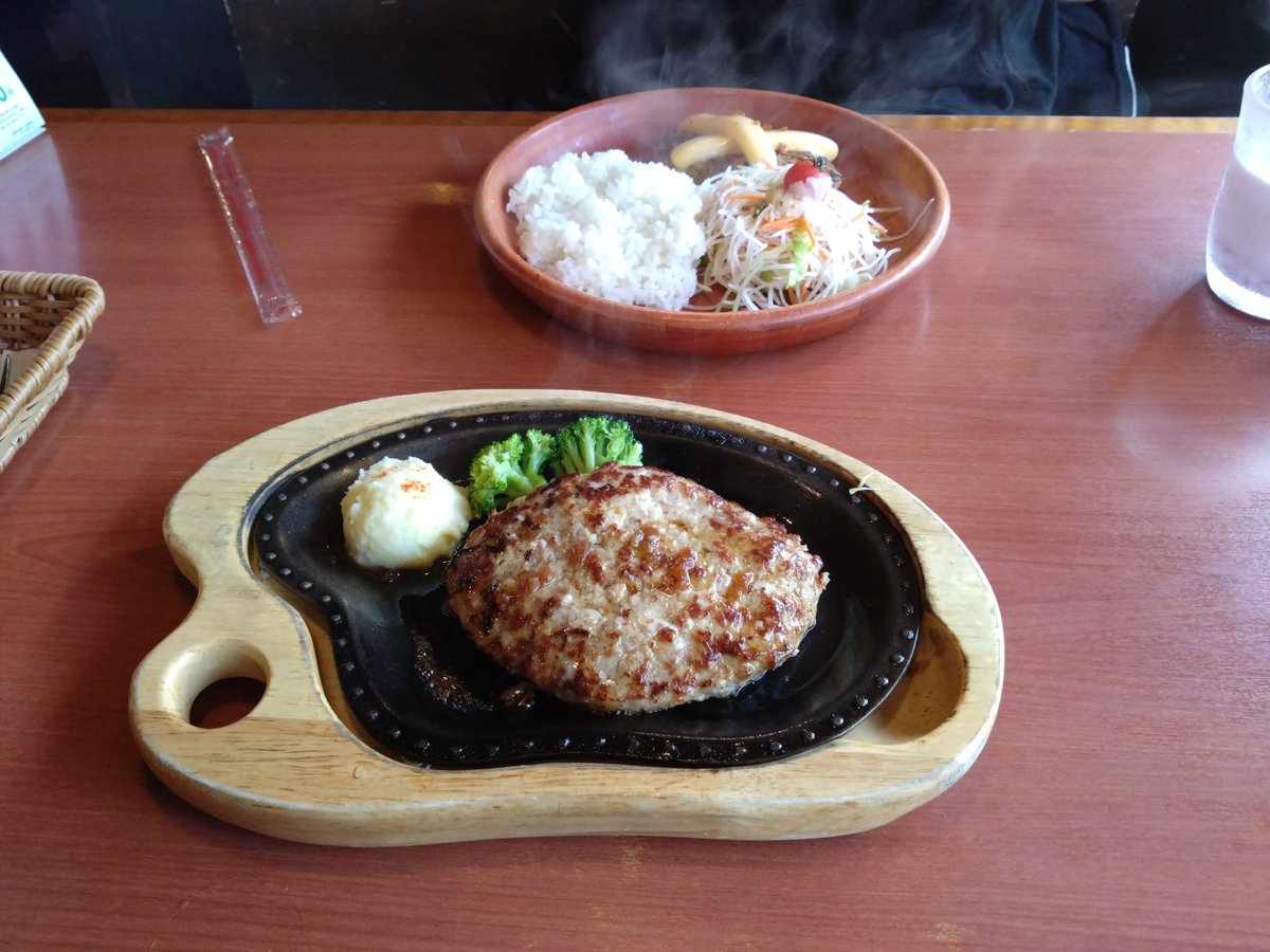 daybreak719moon's tweet image. びっくりドンキーでランチデート

#p活名古屋
#p活三重
#p活四日市
#p活鈴鹿
#p活津
#p活松阪