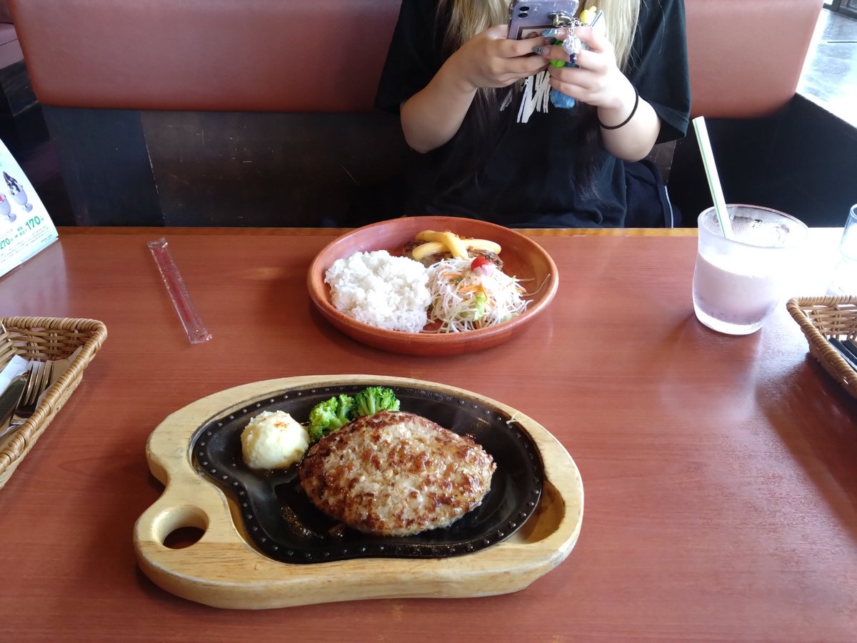 daybreak719moon's tweet image. びっくりドンキーでランチデート

#p活名古屋
#p活三重
#p活四日市
#p活鈴鹿
#p活津
#p活松阪