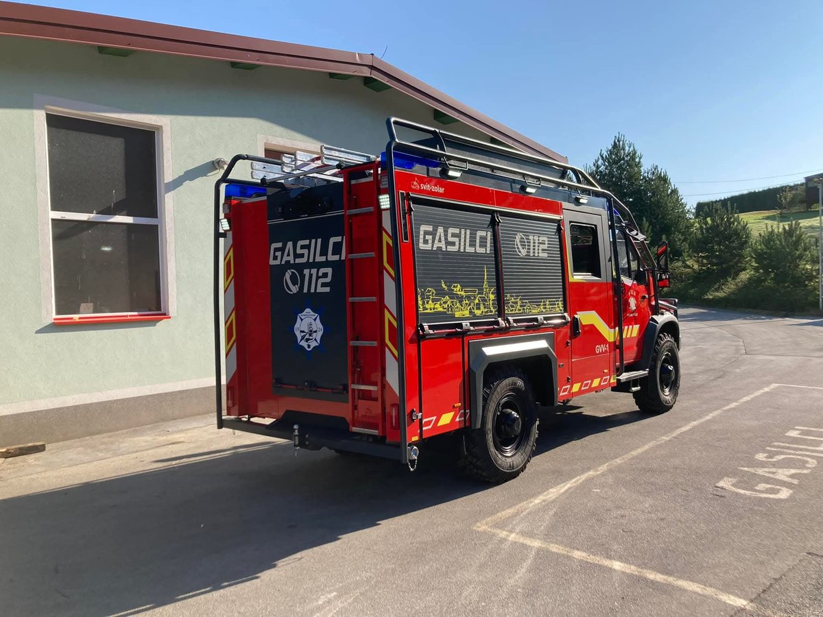 #MardiBestioles

Direction la Slovénie 🇸🇮 avec ce châssis 4x4 russe GAZ Sadko (Gorkovsky Avtomobilny Zavod) carrossé par le carrossier local Svit Zolar Gasilska Vozila.
Ce 🚒  entre CCRL et FPTL est équipé d'une pompe JOHSTADT de 1000 l/mn à 10 bars et 250 l/mn à 40 bars en HP