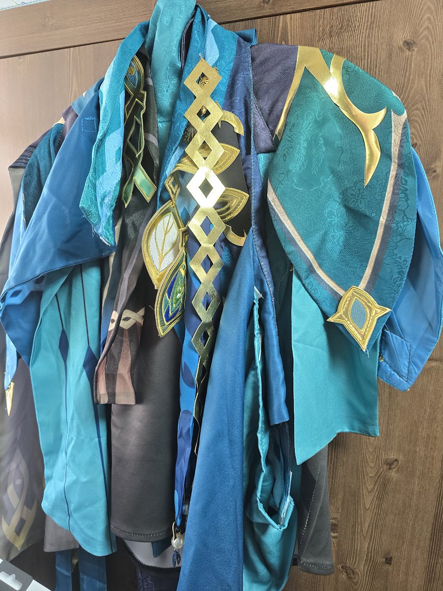 정리 후 다시 걸어두기
인데 이제 슬슬 새옷을 사야할 때가 오는거같음