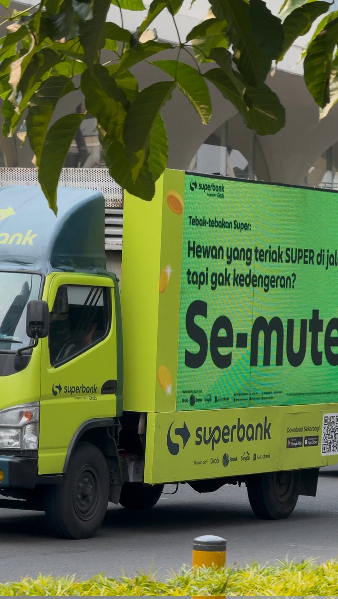 heyonesa's tweet photo. dari kemaren liat ini mobil iklan superbank keliling2 jakarta, jokesnya banyak yang lucu dan katanya kalau kita foto bisa dapet 50rb, coba cari guys! https://t.co/Kfgnl1vyFN