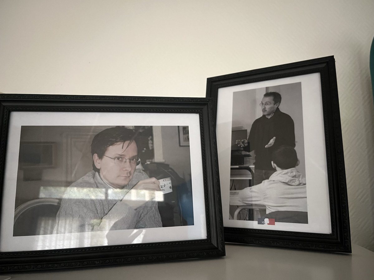 La semaine précédant les vacances est devenue pour nous enseignants leur semaine. À la tristesse se mêle le sentiment de fragilité, de solitude, et le poids d’attentes déraisonnables  sur nos épaules, au regard des moyens que nous avons. Cette année en plus : un nouveau ministre.