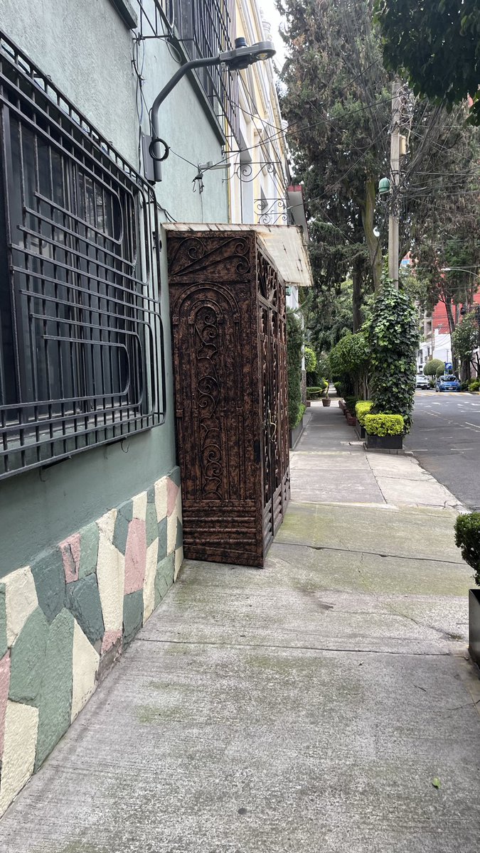 <a href="/TransitoCdMx/">Tránsito CdMx</a> <a href="/ciudad_segura/">Ciudad Segura CDMX</a> <a href="/su_cdmx/">Servicios Urbanos</a> <a href="/LuisMendozaBJ/">Luis Mendoza Acevedo</a> <a href="/SSP_CDMX/">@SSP_CDMX</a> <a href="/BJAlcaldia/">Alcaldía de Benito Juárez</a>  @PGJDF_CDMX <a href="/AccionesBJ/">Acciones BJ</a>
<a href="/locatel_mx/">@locatel_mx</a> <a href="/C5_CDMX/">C5 CDMX</a>
<a href="/UCS_GCDMX/">Unidad de Contacto del Secretario SSC CDMX</a>
<a href="/Seg_NapolesDF/">Seguridad NapolesDF</a> 
<a href="/SOBSECDMX/">Secretaría de Obras y Servicios CDMX</a>
<a href="/BlindarBJ/">Blindar BJ 360</a>
<a href="/CNocheBuenaBJ/">Colonia Noche Buena</a> @colnapolesuj
Cleveland 36 col
Noche buena, Alc Benito Juárez aqui
Permiten q te robes banqueta