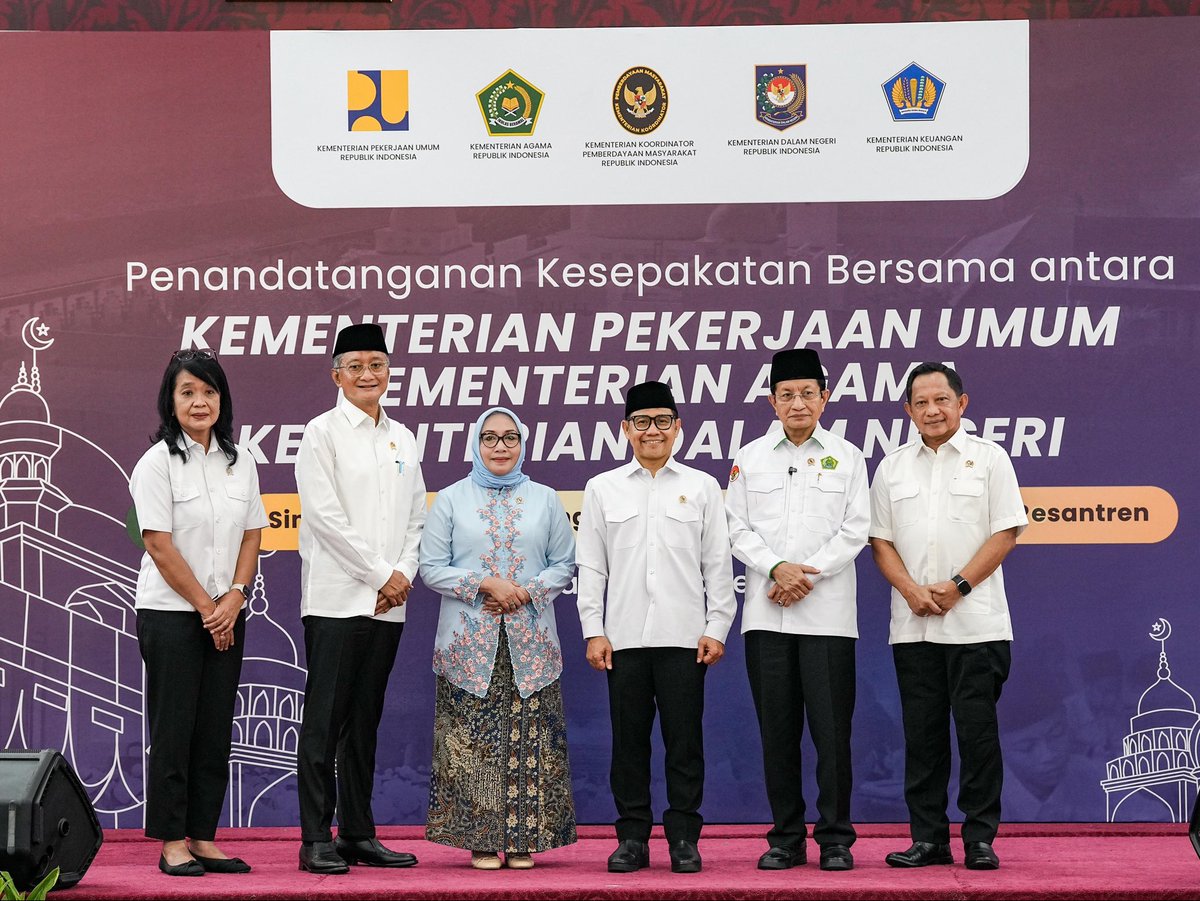 Negara hadir untuk pesantren!

Dengan segala keterbatasannya, pesantren telah mendidik jutaan anak dari keluarga miskin dalam semangat gotong-royong dan kemandirian. Kini saatnya negara membalas ketulusan itu.

Melalui nota kesepahaman tiga menteri hari ini—Menag