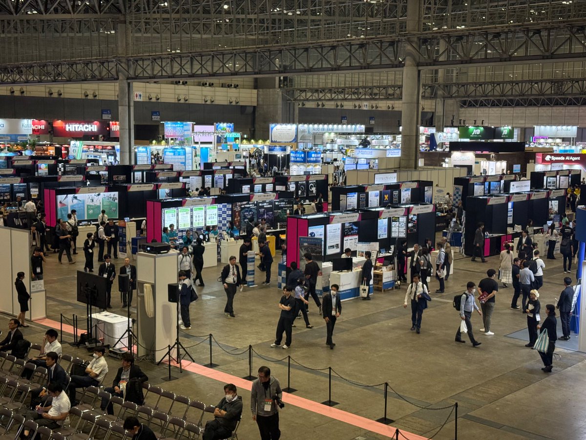 comcomsecom's tweet image. 今日は、cocoboと一緒に幕張メッセまで⚾️
アジア最大級のデジタルイノベーションの総合展示会「 #CEATEC2025 」に来ています！
いろんな企業/団体のイノベーションを一度に触れることができて、来た甲斐がありました🙌

#たびするcocobo