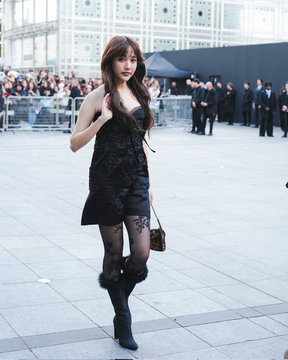 77_tinan's tweet image. พี่ฟรีนลุค all black นี่มันคาริสมาจริง ๆ สิน่า