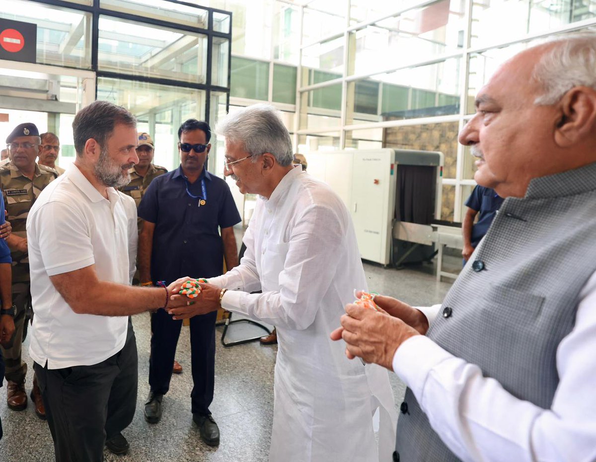 varunchoudhary2's tweet image. LoP श्री @RahulGandhi जी आज चंडीगढ़ पहुंचे, यहां राहुल जी हरियाणा के पूर्व IPS अधिकारी वाई पूरन कुमार जी के परिजनों से मुलाकात करेंगे।