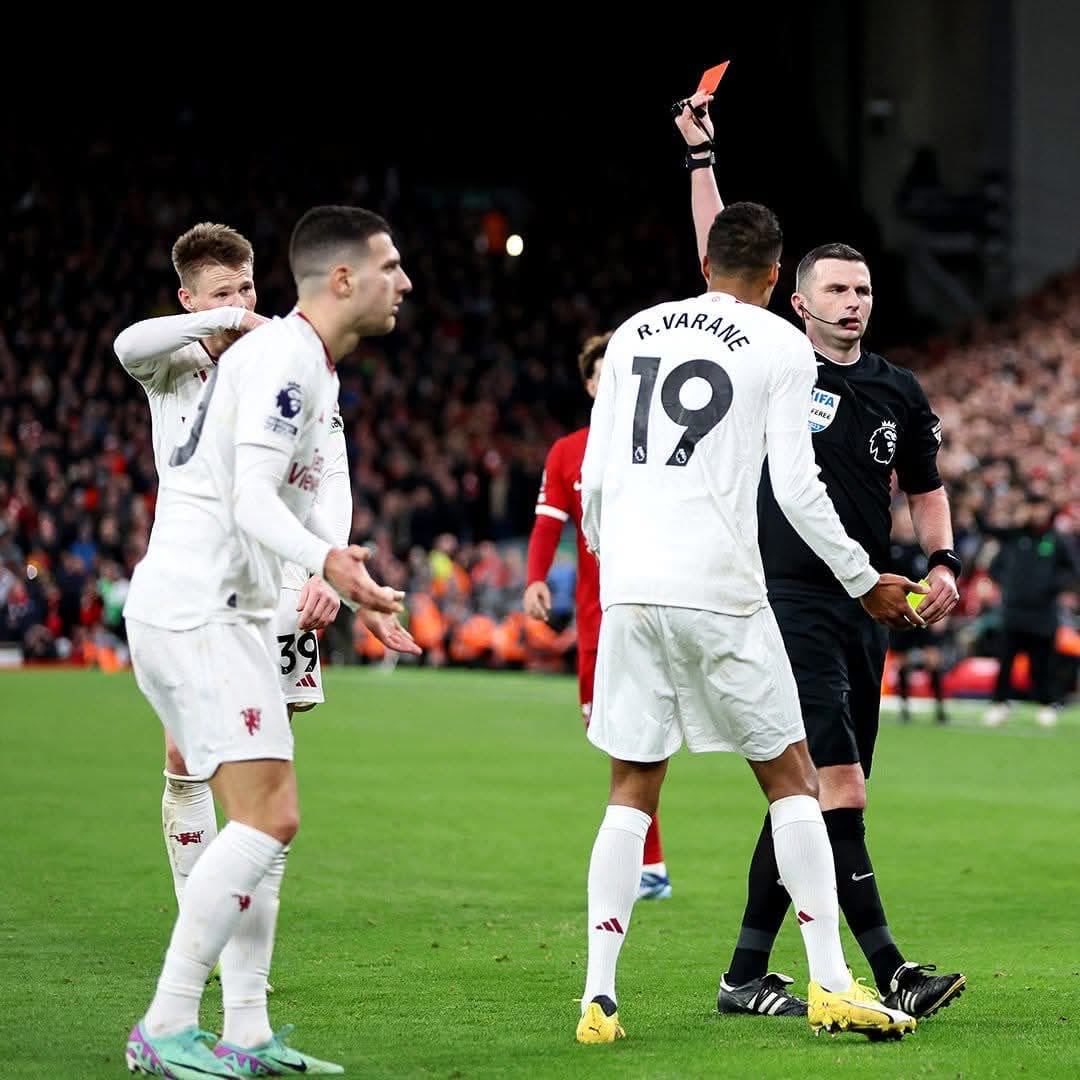 UtdForever7's tweet image. 🚨Michael Oliver has been appointed as the referee for Liverpool vs Manchester United at Anfield — for the third season in a row.

Last season’s performance? Shambolic.
The one before that? Even worse. #MUFC