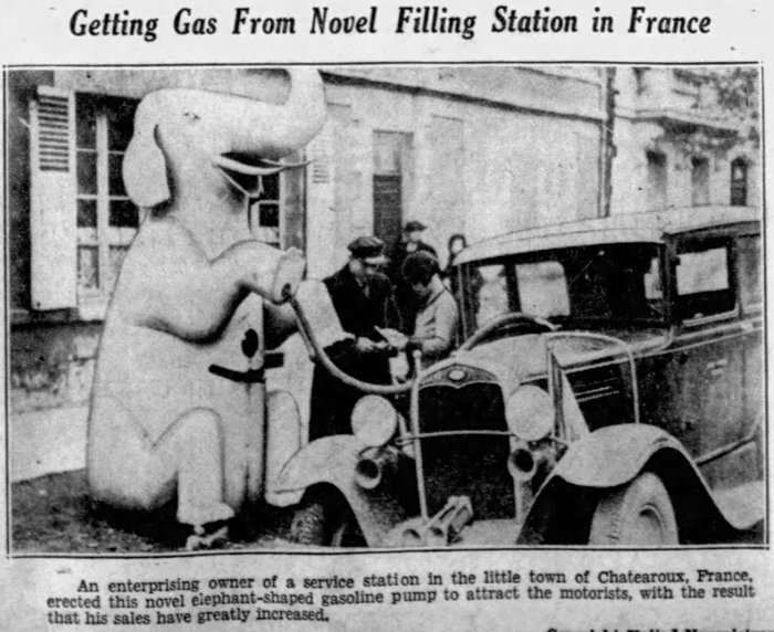 Dans mes archives :
Une pompe a essence française en forme d'éléphant...

Source :
"Bowling Green Daily Sentinel-Tribune"
30 Novembre 1932