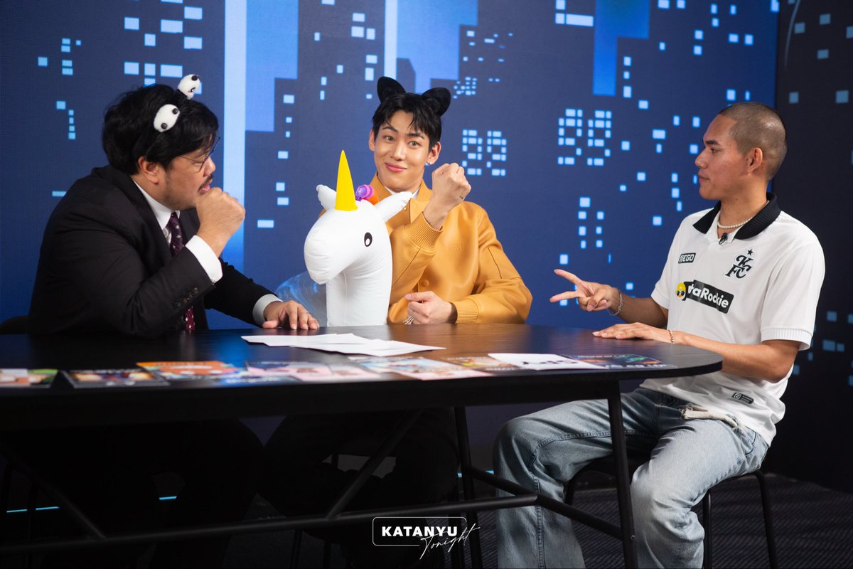 katanyu_tonight's tweet image. ภาพบรรยากาศการถ่ายทำ #KatanyuTonightXBamBam
ขอบคุณน้องแบมแบม @BamBam1A ที่ให้เกียรติมาร่วมสนุกด้วยกันในรายการเล็กๆของพวกเรา 

ตอนนี้เป็นอีกหนึ่งเทปที่พวกเราชาว Katanyu Tonight ภูมิใจและตื่นเต้นมากๆ

น้องแบมแบมน่ารัก เป็นกันเองสุดๆ
เข้าใจเลยว่าทำไมแฟนๆ ถึงรักและเอ็นดูน้องขนาดนี้…