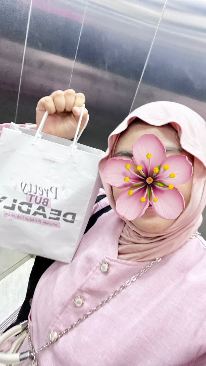 sinmoroll's tweet image. What’s in pretty but deadly goodies? 💗banyak bgttt ada @SahabatMarina @PutriHairChoice Knatural White dan Chocomorynya udh dimakan 🤧🤧💗

Thanks to @carativity it’s so much fun!