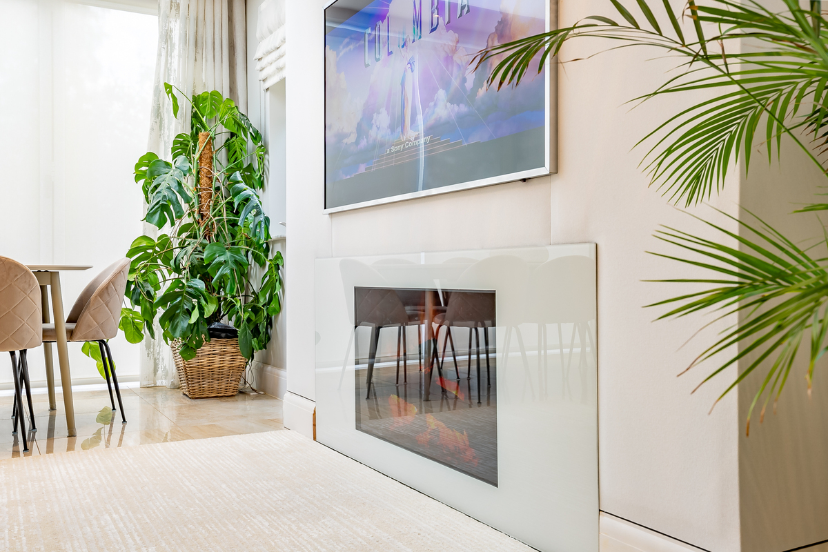 ClarkeInfinity's tweet image. Cosy vibes, even when it’s getting chilly outside. Over and above just functionality, expert design can change the ambience, as well as the look, of your space. For smart solutions to make you feel even more at home, speak to #ClarkeInfinity. 

#MediaWall #SmartHomeDesign