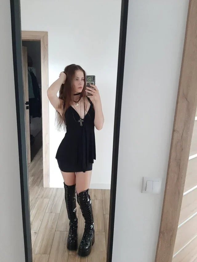 maitresesophie's tweet photo. On est d’accord, tu me laisserais faire ce que je veux de toi 
#Le13 #PepeChicken
 #MicromaniaPokemon  #moneyslave #moneymiss #paypig #humanatm #feetslave #soumis #findom #finD #blackmail #adp2025 #ISLFRA #Nobel #maitresseparis #Toulouse https://t.co/u2oK37hBk4