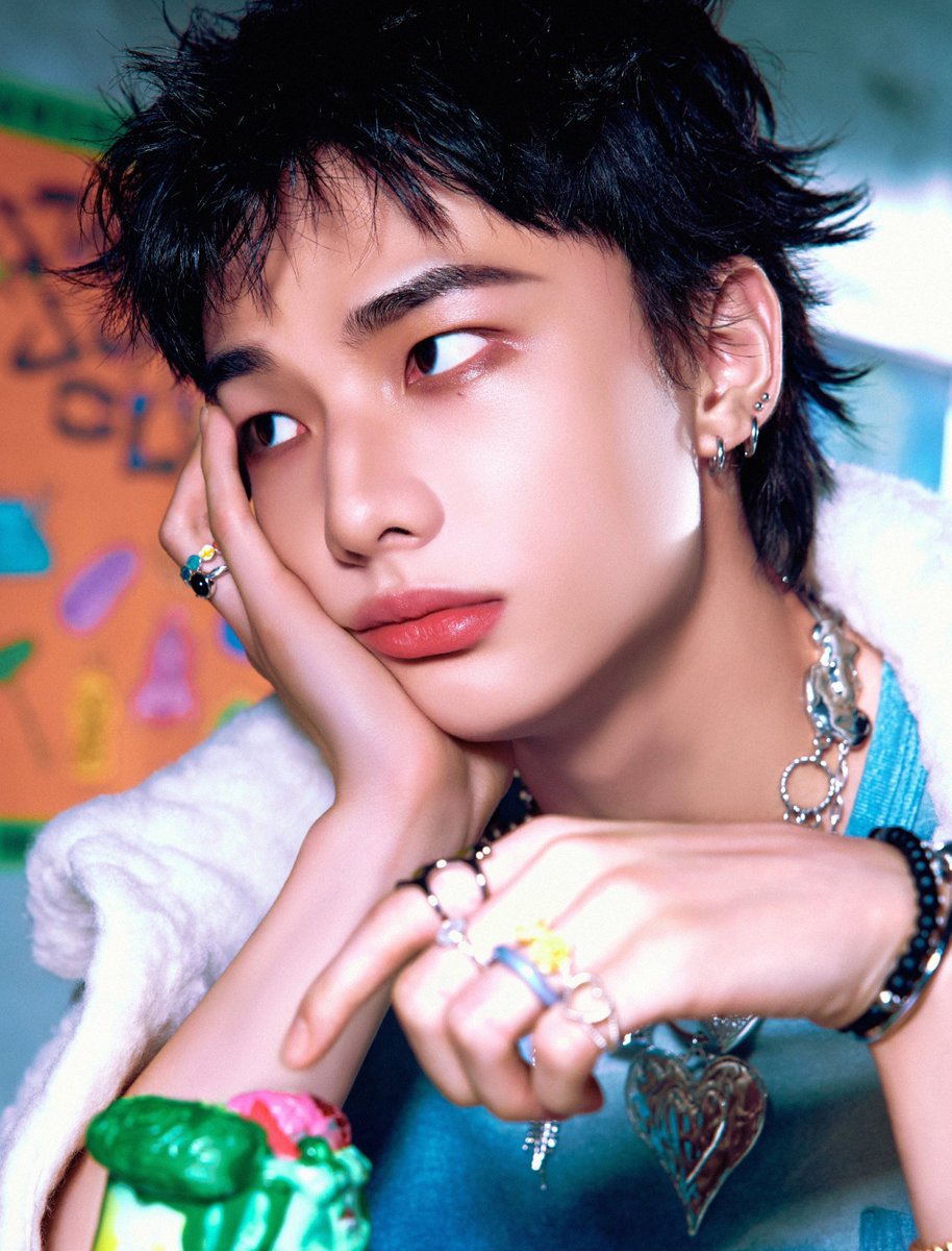 havenfiIm's tweet image. HYUNJIN’S FLUFFY HAIR AHHHHH