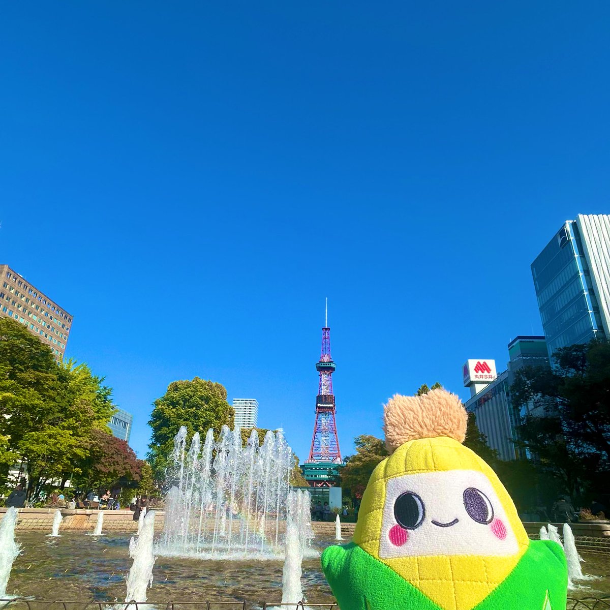 みてみてー！
くも1つない あおぞらー((｡ •̀ ᴗ •́｡))✧

こうえんで ごろーんてすると いいきもちですぐねむくなるんだよねー((●´ㅂ`●))