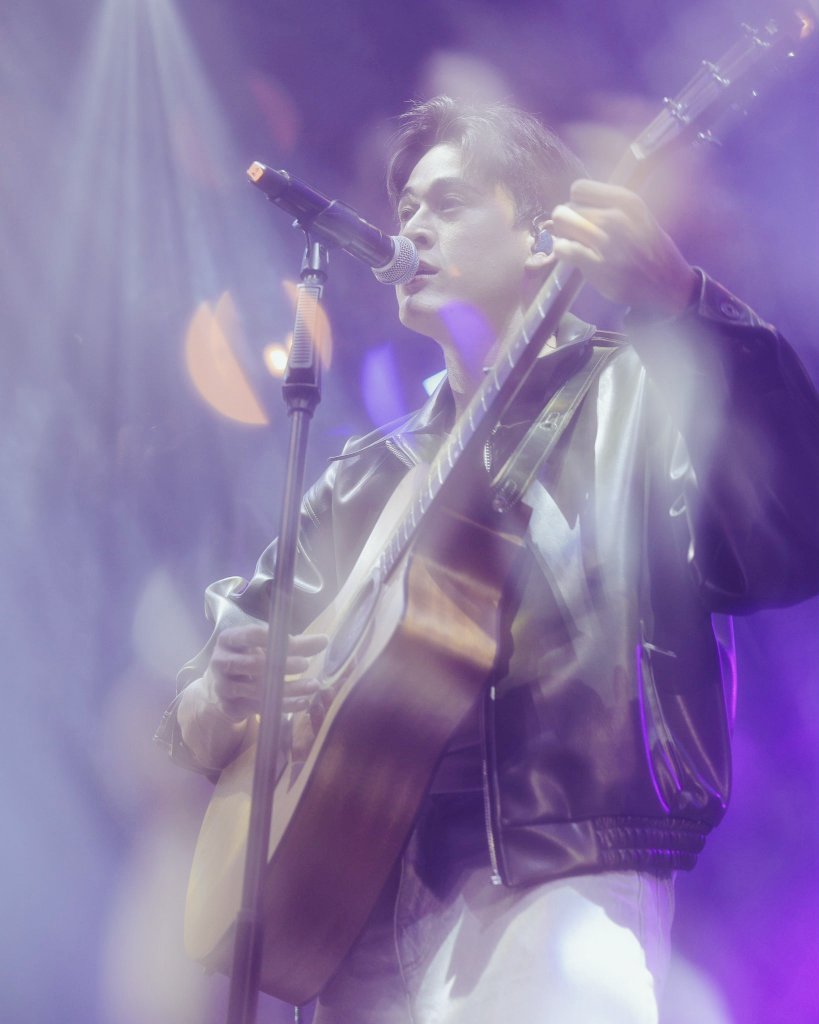 JOSSGAWIN IN MEXICO
#JG1STFMINMEXICO
#JOSSGAWIN1stUSLATAMTour

copy n paste 🫶

Mexico wasn’t ready for the fire they brought.
Every move, every smile — chaos and charm entwined.
Fans trembling, lights burning, hearts colliding.
JossGawin owned the night.